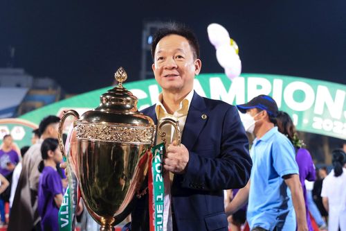 Bầu Hiển âm thầm đóng góp cho bóng đá Việt Nam
