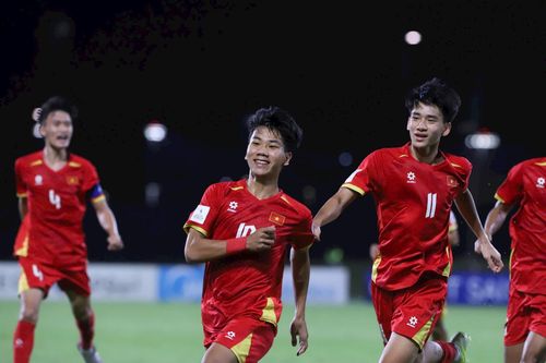 Chu Ngọc Nguyễn Lực, sản phẩm của lò đào tạo trẻ Hà Nội FC ghi bàn gỡ hòa 1-1, mở ra chiến thắng ngược của U17 Việt Nam trước U17 UAE.