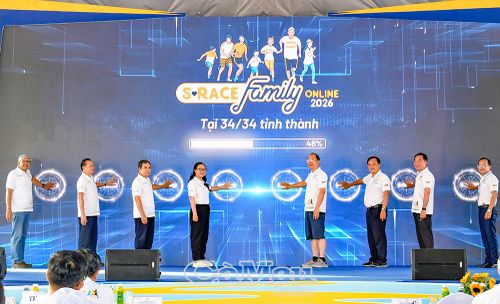 Lãnh đạo Bộ Giáo dục và Đào tạo cùng lãnh đạo tỉnh Cà Mau thực hiện nghi thức bấm nút chính thức phát động Giải chạy học sinh S-Race 2026.