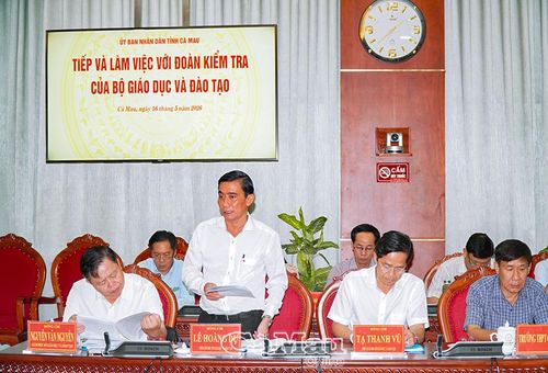 Ông Lê Hoàng Dự, Phó Giám đốc Sở GD&ĐT, báo cáo kết quả thực hiện nhiệm vụ giáo dục mầm non, công tác y tế và an toàn trường học năm 2026.