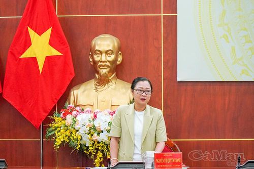 Thứ trưởng Bộ GD&ĐT Nguyễn Thị Quyên Thanh phát biểu chỉ đạo tại cuộc họp.