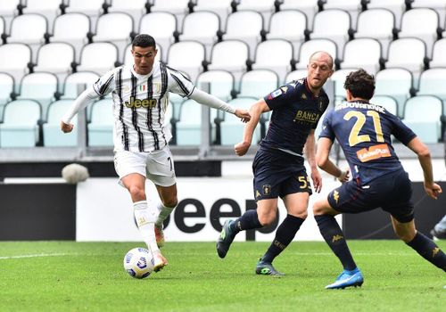 Andrea Masiello (giữa) tuyên bố giải nghệ ngay trước thời điểm Sudtirol bước vào loạt trận play-off tại Serie B với Bari. (Nguồn: Reuters)
