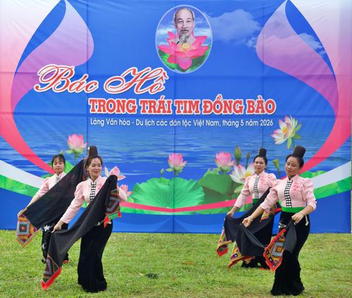 Với người phụ nữ Thái, nghề dệt truyền thống thể hiện sự khéo léo, trình độ thẩm mỹ của con gái Thái và tạo nên vẻ đẹp riêng trong trang phục của họ. 