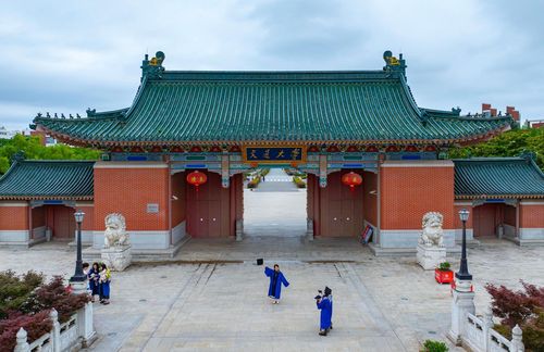  Sinh viên các trường đại học hàng đầu thích dùng app hẹn hò nội bộ. Ảnh: VCG. 