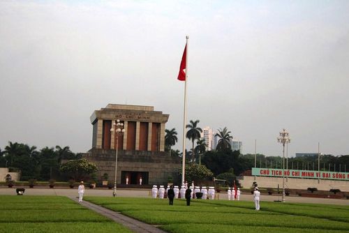 Lễ Thượng cờ trước Lăng Bác được tổ chức trang trọng, tôn nghiêm vào mỗi buổi sáng