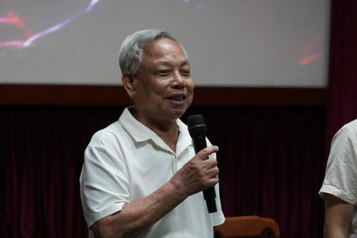 NSND Nguyễn Văn Nẫm chia sẻ tại buổi chiếu phim