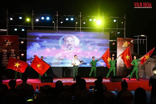 “Sáng mãi tên Người” thắp sáng niềm tự hào và khát vọng vươn mình