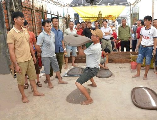 Những màn gieo pháo đòi hỏi pháo thủ phải có sức khỏe và sự dẻo dai