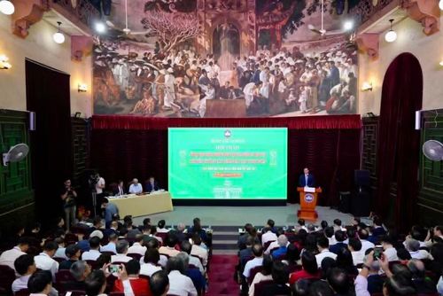 Quang cảnh Hội thảo khoa học quốc gia “Từ Đại học Đông Dương đến Đại học Quốc gia Hà Nội: Truyền thống 120 năm đào tạo tinh hoa”.