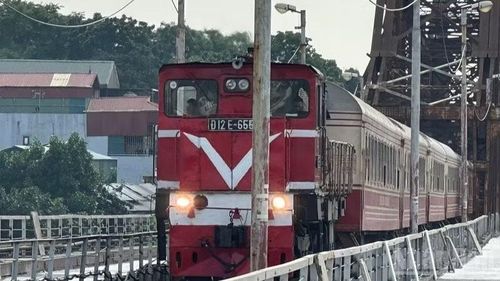 Thời điểm này, công trình đã hoàn thành gần 90% khối lượng công việc, sẵn sàng cho ngày 27/5 tới sẽ đưa cầu Long Biên vào khai thác trở lại