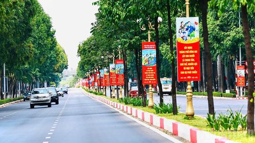 Đường Nguyễn Ái Quốc dẫn vào khu vực trung tâm thành phố Đồng Nai.