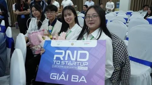 Sinh viên tham gia ngày hội Đổi mới sáng tạo và Khởi nghiệp VNU Venture Day do Đại học Quốc gia Hà Nội tổ chức.
