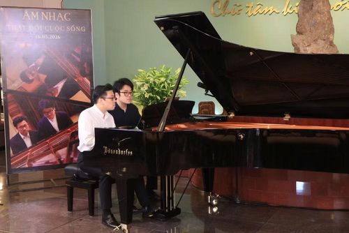 Tại buổi trò chuyện, hai anh em nghệ sĩ piano tài năng Lưu Hồng Quang và Lưu Đức Anh đã mang đến những câu chuyện nghề đầy cảm hứng, mở ra góc nhìn sâu sắc về hành trình khổ luyện, lý tưởng cống hiến và sứ mệnh đưa âm nhạc cổ điển tiệm cận hơi thở đời sống.