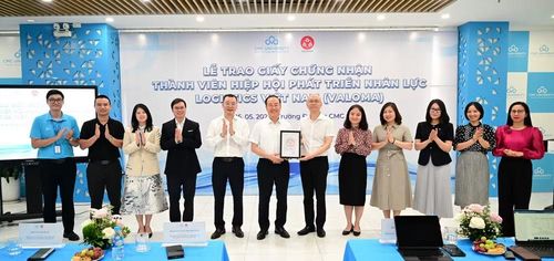 Ngày 16/5, Hiệp hội Phát triển nhân lực Logistics Việt Nam (VALOMA) cùng lãnh đạo các ban chuyên môn của Hiệp hội, đại diện các trường và doanh nghiệp hội viên đã tới thăm, làm việc và trao Giấy chứng nhận Hội viên cho Trường Đại học CMC