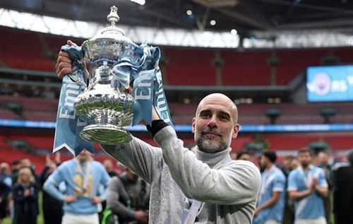 Pep Guardiola giúp Man City giành cú đúp mùa giải, chiếc cúp thứ 20 sau 10 năm