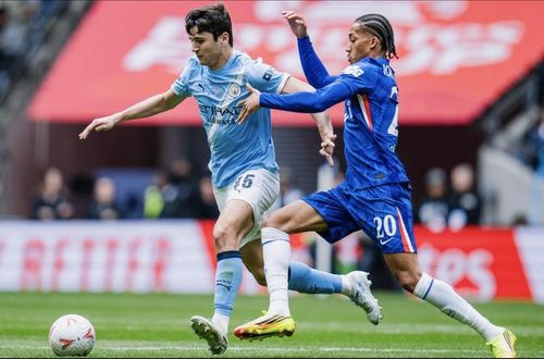 Joao Pedro không vượt qua được hàng thủ Man City