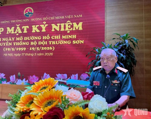Thiếu tướng Võ Sở phát biểu khai mạc chương trình gặp mặt.