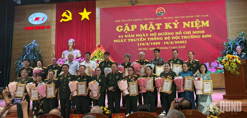 Ban tổ chức vinh danh những tấm lòng vàng vì Bộ đội Trường Sơn.