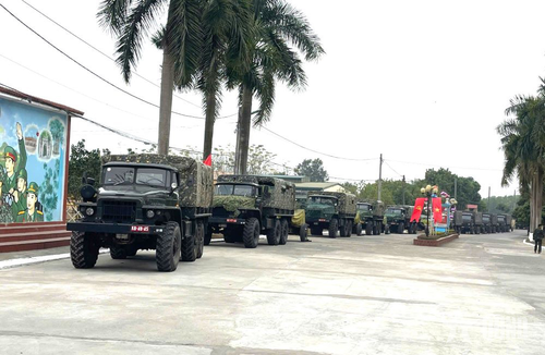 Tiểu đoàn 2, Lữ đoàn Pháo binh 168 huấn luyện hành quân cơ động. Ảnh: TRUNG KẾT 