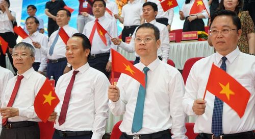 Tham dự lễ khai mạc có ông Nguyễn Đình Vĩnh, Phó Bí thư Thường trực Thành ủy; Nguyễn Đức Dũng, Chủ tịch HĐND thành phố; Nguyễn Mạnh Hùng, Chủ tịch UBND thành phố; Lê Trí Thanh, Chủ tịch Ủy ban MTTQ Việt Nam thành phố Đà Nẵng cùng lãnh đạo các sở, ngành, địa phương, đông đảo vận động viên, huấn luyện viên và người dân thành phố.