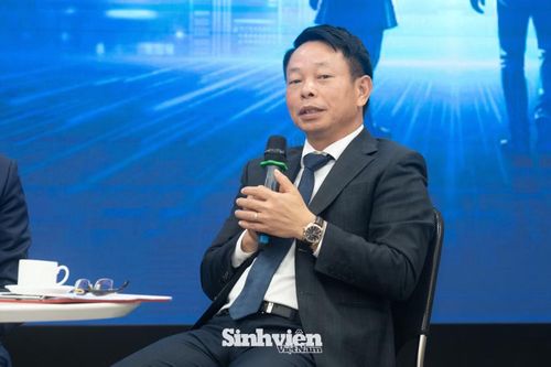 Nhà báo Phùng Công Sưởng - Tổng Biên tập báo Tiền Phong mang đến góc nhìn đa chiều về sự quan tâm và những thách thức của giới trẻ khi đứng trước các lựa chọn nghề nghiệp.