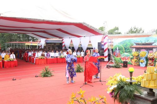 Tuyên đọc Văn tế nêu bật công lao to lớn của An Sinh Vương Trần Liễu với dân tộc.