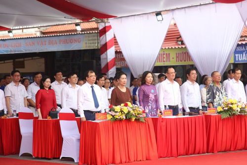 Các đại biểu dự khai hội.
