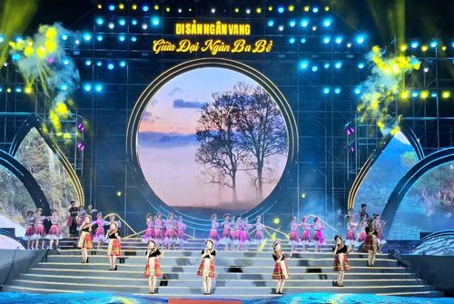 Chương trình nghệ thuật đặc sắc tại đêm diễn.