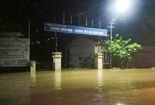 Trường Mầm non và Trường Tiểu học Minh Long (xã Lý Quốc, tỉnh Cao Bằng) bị ngập.