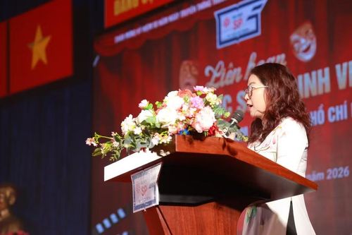 TS Bùi Trần Quỳnh Ngọc - Phó Hiệu trưởng Trường Đại học Sư phạm TPHCM phát biểu khai mạc. Ảnh: HCMUE.