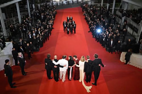 Cũng trong tối 16/5, tác phẩm Full Phil của đạo diễn Pháp Quentin Dupieux ra mắt tại Cannes 2026. Ảnh: Getty Images.