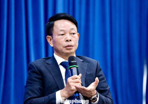 Nhà báo Phùng Công Sưởng ấn tượng khả năng đặt câu hỏi chủ động và tư duy thời sự của các bạn trẻ hiện nay.
