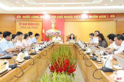 Chủ tịch UBND tỉnh Phan Thiên Định và Phó Chủ tịch UBND tỉnh Nguyễn Thị Nguyệt chủ trì họp nghe báo cáo dự thảo Đề án phát triển các ngành công nghiệp văn hóa tỉnh Hà Tĩnh đến năm 2030, tầm nhìn đến năm 2045 (ngày 11/5/2026).