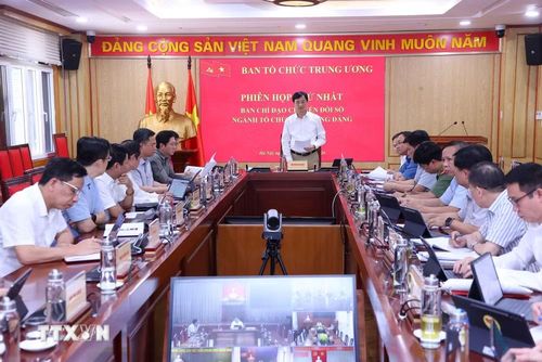 Ủy viên Bộ Chính trị, Bí thư Trung ương Đảng, Trưởng Ban Tổ chức Trung ương Nguyễn Duy Ngọc, Trưởng Ban Chỉ đạo chuyển đổi số ngành Tổ chức xây dựng Đảng phát biểu chỉ đạo. (Ảnh: Văn Điệp/TTXVN)