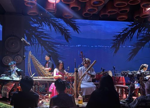 Phần âm nhạc là một trong những yếu tố “tâm đắc” nhất được “đặt hàng” viết riêng cho chương trình từ nhạc sĩ Trần Mạnh Hùng.
