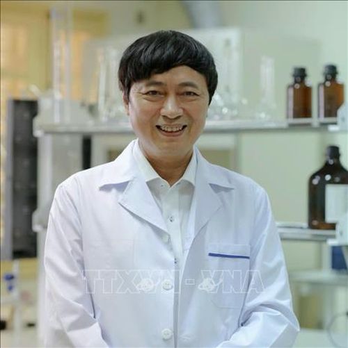 GS, TS Nguyễn Văn Nội, Chủ tịch Hội các Phòng thử nghiệm Việt Nam (Liên hiệp các Hội Khoa học và Kỹ thuật Việt Nam) đề xuất Đại học Quốc gia Hà Nội cần có những cơ chế đột phá để liên kết chặt chẽ ba "nhà": Nhà nước - Nhà khoa học - Doanh nghiệp. Ảnh: Diệu Thúy/ TTXVN