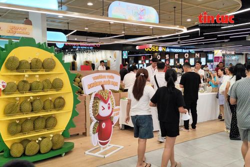 Đại diện đơn vị tổ chức cho biết đây là lần thứ tư chương trình buffet sầu riêng được triển khai, tiếp nối sức hút từ các mùa tổ chức trước với đông đảo thực khách tham gia.