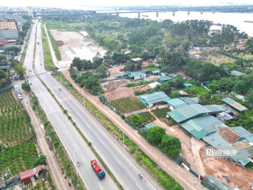Phía bên sông Hồng hầu hết tuyến ống đã được đấu nối và được hạ ngầm xong, mặt bằng cũng phần nào được hoàn trả.