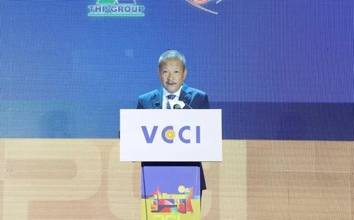  Ông Nguyễn Duy Hưng, Thành viên HĐQT Công ty Tân Hiệp Phát. 