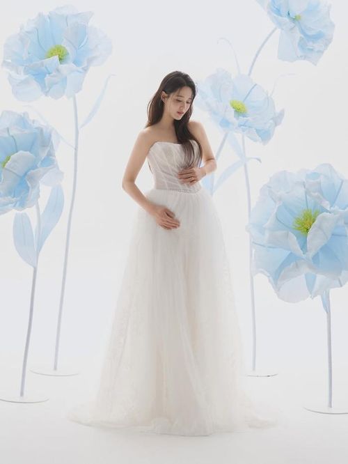 Nam Bo Ra thể hiện sự hào hứng khi chuẩn bị đón con đầu lòng. Ảnh: IGNV