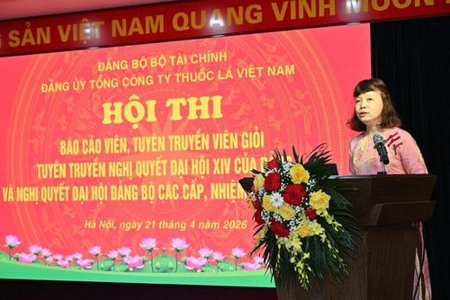 Đồng chí Trần Thị Hoàng Mai – Phó Bí thư Thường trực Đảng ủy Tổng công ty phát biểu khai mạc Hội thi