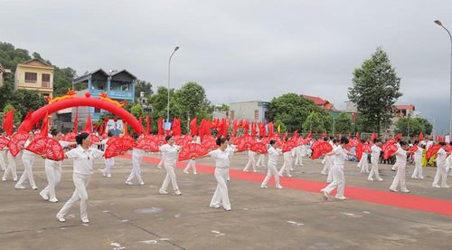  Màn đồng diễn thể dục dưỡng sinh tại lễ khai mạc. 