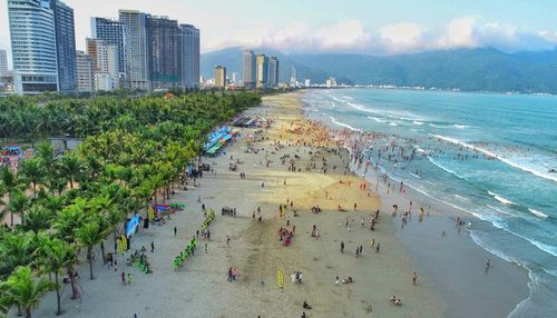 Biển Đà Nẵng là điểm đến yêu thích của khách quốc tế lẫn khách nội địa. Ảnh: XUÂN SƠN