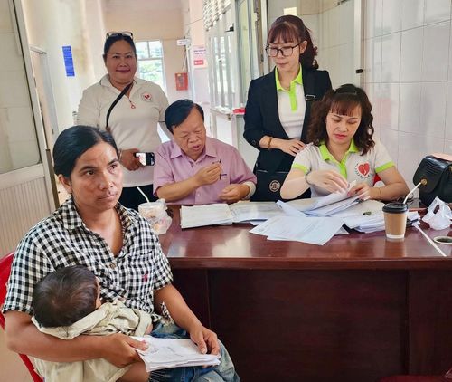 Hội Bảo trợ Bệnh nhân nghèo - Người khuyết tật và Bảo vệ quyền trẻ em tỉnh Lâm Đồng nghiên cứu từng trường hợp để làm hồ sơ tài trợ phẫu thuật tim