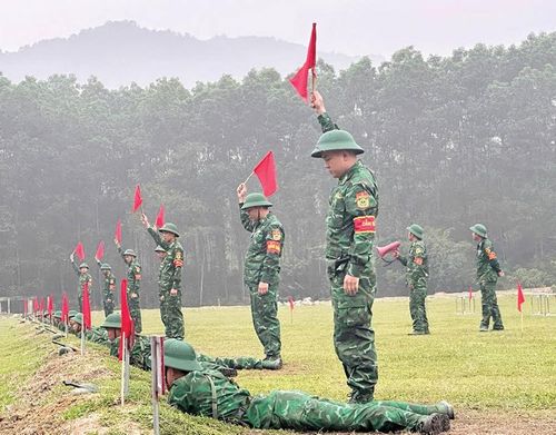 Huấn luyện trên thao trường 