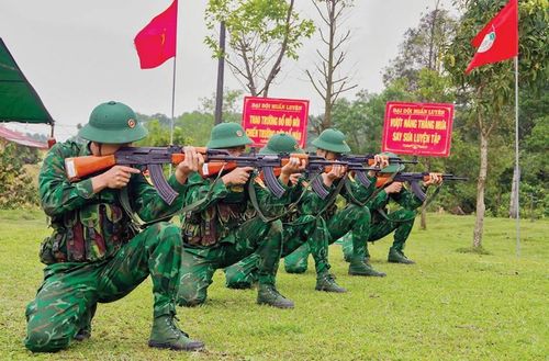 “Vượt nắng thắng mưa” huấn luyện 
