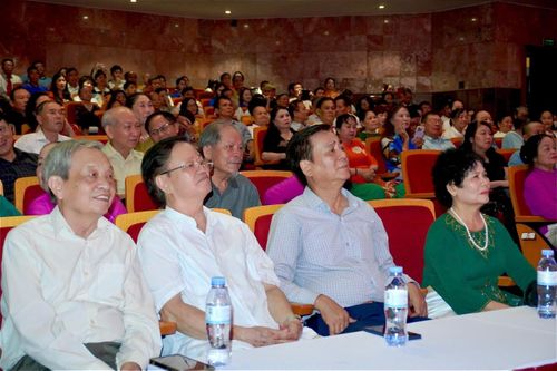 Các đại biểu tham dự chương trình.
