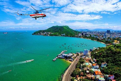 Tour ngắm thành phố bằng trực thăng, một trong những sản phẩm du lịch sáng tạo mới được công bố tại TP.HCM, hứa hẹn tạo đột phá cho du lịch Thành phố trong thời gian tới. Ảnh: VNH South.