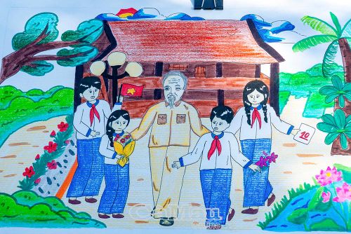 Những nét vẽ hồn nhiên, sinh động của thiếu nhi thể hiện hình ảnh Bác Hồ gần gũi, thân thương và giàu tình yêu thương.