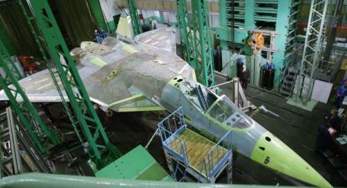 Khi đó Tập đoàn chế tạo máy bay thống nhất (UAC) của Nga và Tập đoàn Hindustan Aeronautics Limited (HAL) của Ấn Độ đã ký một thỏa thuận hợp tác phát triển và sản xuất chiến đấu cơ thế hệ thứ năm.